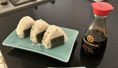 Just made Onigiri for the second time myself (first time using a mold)! They are filled with spicy salmon and I’m in love 😍