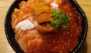 Ikura, salmon belly & uni chirashi