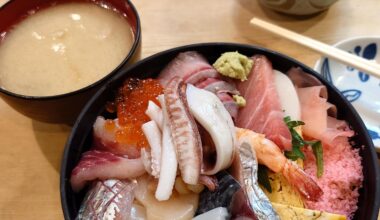 Premium Kaisen Don (seafood rice bowl) I ate in Yokohama.