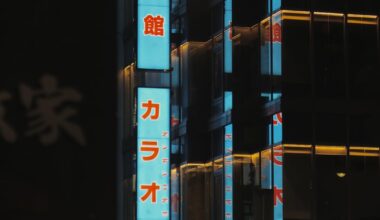 Waiting in line for Mutekiya in the rain