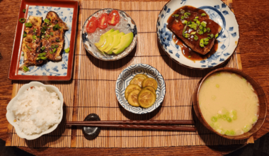 Tonight's offerings: Miso butter salmon, Miso eggplant, Sunomono, and then ofc rice, miso soup and tsukemono