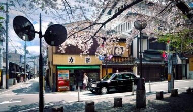 [OC] Cab somewhere in Kyoto during cherry blossom season, 2019