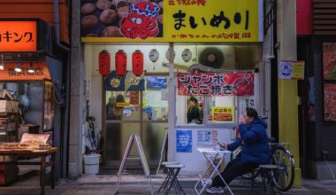 Tachinomidokoro Maimeri: A No-Frills Standing Bar Serving Takoyaki in Japan