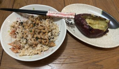 3rd time trying Natto, and I was able to enjoy it without hesitation! The season packet was green! Package said “beefsteak plant seaweed”.