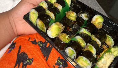 Avocado sushi with eel sauce all over😌
