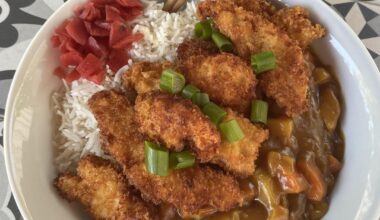 Second attempt at Katsu curry (slide for last week’s attempt). I used some feedback from members in this sub such as using fukujinzuke and scallions as toppings and cutting smaller potato and carrot pieces. How does it look?