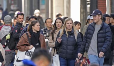 Foreign visitors to Japan in 2023 jump over sixfold to 25.07 mil.