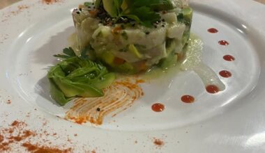 Yellowtail avocado tar tare