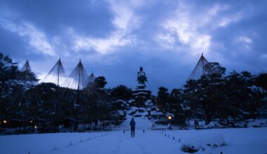 Early morning in a snowy Kenrokuen | Kanazawa, Ishikawa