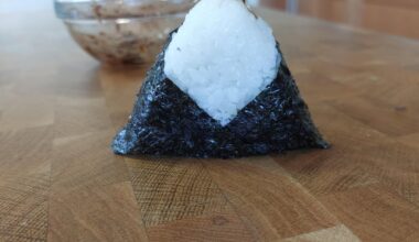 Onigiri w/okaka and w/ spicy saba