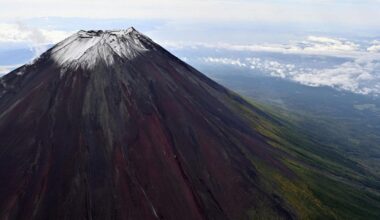 Shizuoka joins Yamanashi in restricting night climbing on Mt. Fuji