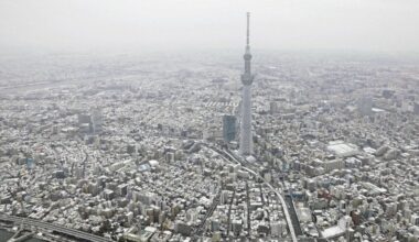 Heavy snow leaves more than 100 injured in Tokyo