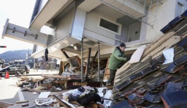 One month on, Japan quake survivors, businesses struggle to rebuild