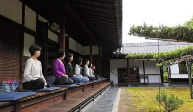 Early birds avoid tourist pitfalls in Kyoto, set a new and timely trend