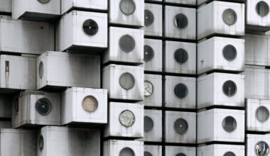 Nakagin Capsule Tower: In Tokyo, Rescuing the Residential Spaceship That Fell to Earth