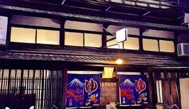 If you've watched The Makanai on Netflix you might recognize this sento public bath house, Yanagi-no-yu, one block north of Sanjo St. at Hanamikoji St.