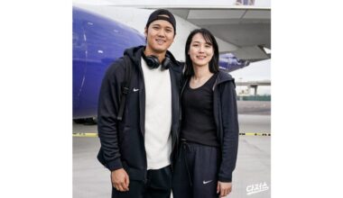 Ohtani shares 1st photo with wife as Dodgers head to Seoul