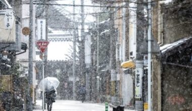 Tourists banned from private alleys in Kyoto's geisha district