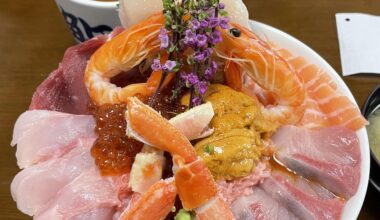 The largest chirashi bowl I ate in Japan