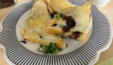 Gyu sune-niku doteni hand pies