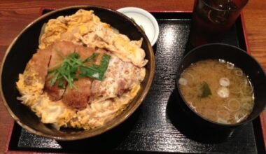 Japanese people love katsudon.