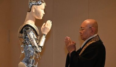 Robot helps spread Buddhist teachings at Kodaiji temple in Kyoto