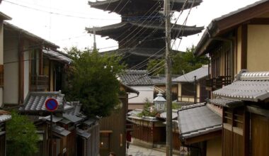 The old view of Yasaka-no-to with power lines had more wabi-sabi. Took this about 2005.