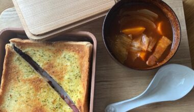 Iconic handmade Japanese wooden bento box is making a come back these days. Anyone up for using an uncoated natural-finish wood box for food?