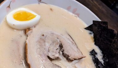 Quick and dirty tonkotsu ramen from previous broth batch.