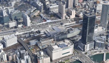 Japan bullet train halted after cup of instant noodles thrown at it