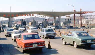 1980 Photos of roads and cars in Japan. Possibly, from the trip from Tokyo to Kamakura. Slide collection of an American tourist