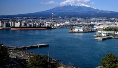 Kawaguchiko to block Mount Fuji view from troublesome tourists