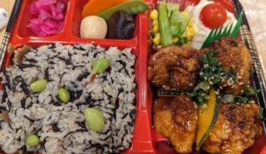 Bento box with General Tso’s chicken at Shibuya Tokyo Food Show