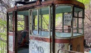 Okutama lake’s ropeway, abandoned in 1966