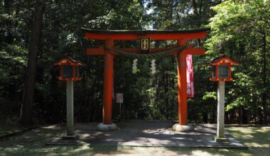 Torii leading to the Ryosen-ji Okunoin, Nara [OC]