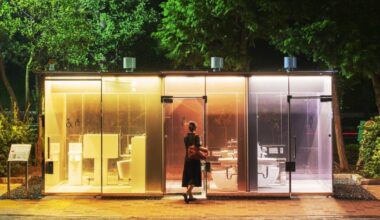 Japanese public toilet tours become popular with foreign tourists in Tokyo