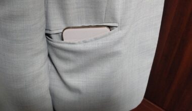 "Can't even fit my phone": Japan clothiers respond to int'l "womenswear pocket problem"