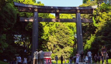 Grand Torii of Meiji Jingu: The original structure was destroyed during the bombings of Tokyo in World War II. It was reconstructed in 1975 using 1,500 year old Taiwanese cypress wood, renowned for its exceptional quality and longevity.