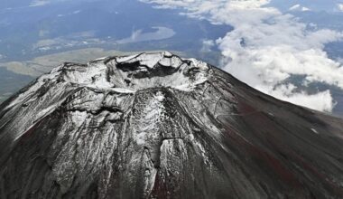 3 bodies found near Mt. Fuji crater