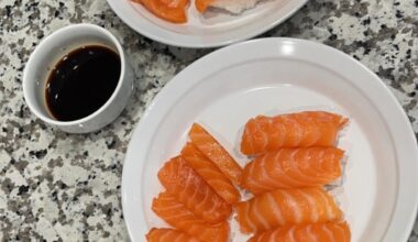 A little homemade salmon sashimi and nigiri, simple but delicious!