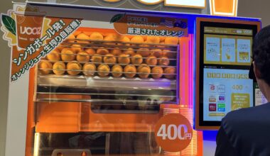 Vending machine that makes fresh orange juice and seals the cup in Hakone