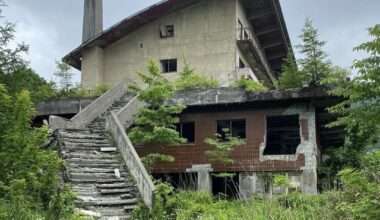 Yokomuki Onsen Lodge, abandoned in 1984