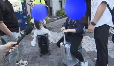 A number of electric suitcases have been illegally driven on public roads. Reporters test drive them at 12 km/h and find that they are faster than expected.