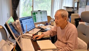 88-year-old Japanese day trader has 2 billion yen but still hard at work