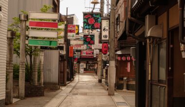 Dekonaru Yokocho in Takayama