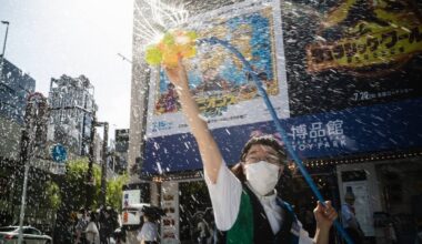 Is extreme weather changing the way Japan shops? Heat waves and guerrilla rainstorms are affecting consumer behavior in complicated ways