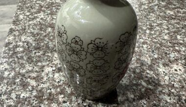 Makers mark on old sake set