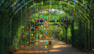 Yokohama English Garden: Wind Chimes and Toy Windmills・横浜イングリッシュガーデンのトンネル「風鈴と風車」