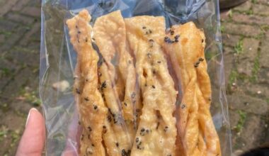 Food ID needed: these tasty wonton strip candies