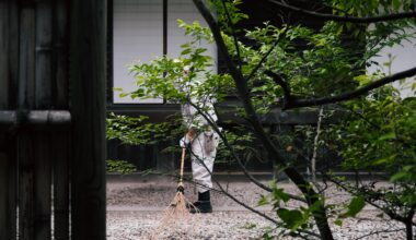 A lovely man cleaning, Meiji Jingu